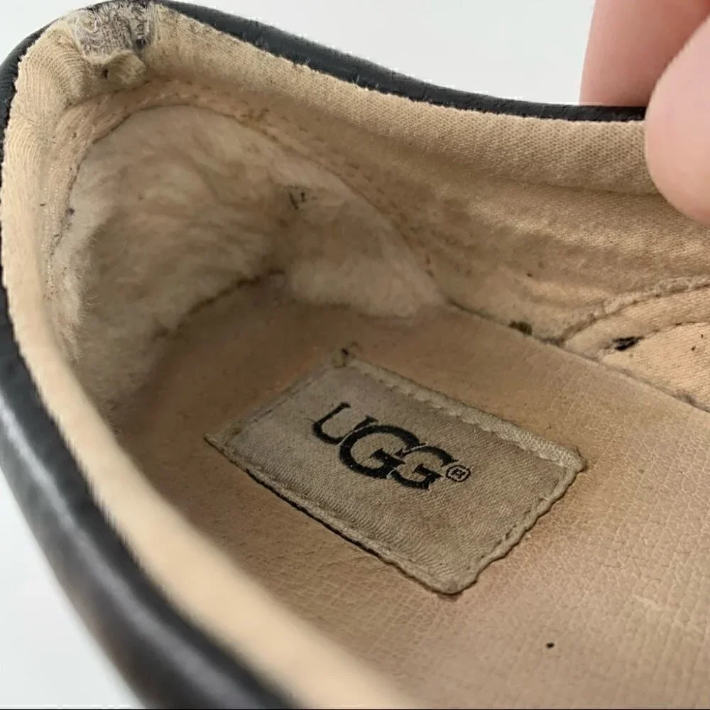 Ugg slip on sneakers size 8 39 black leather fleece wool lining flatforms